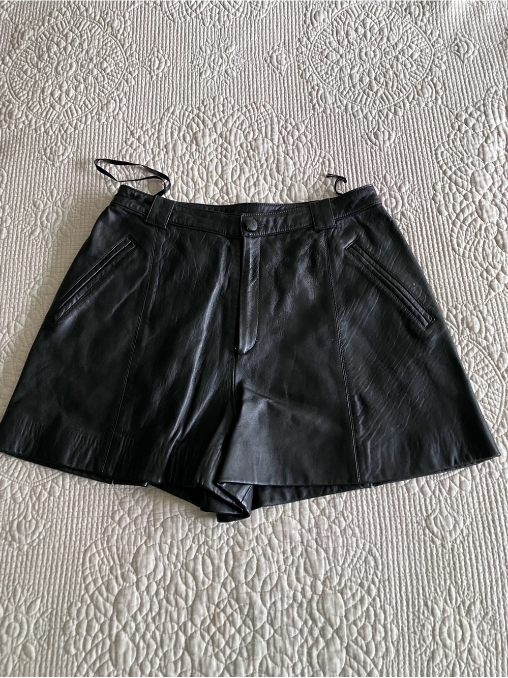 VTG EUC Ellen Tracy Black Leather High-Waist Shorts